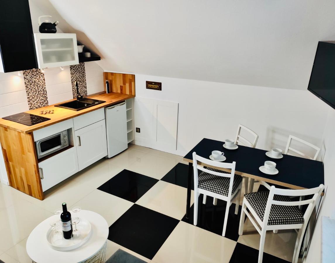 Iwona Pokoje Apartamenty 카르비아 외부 사진