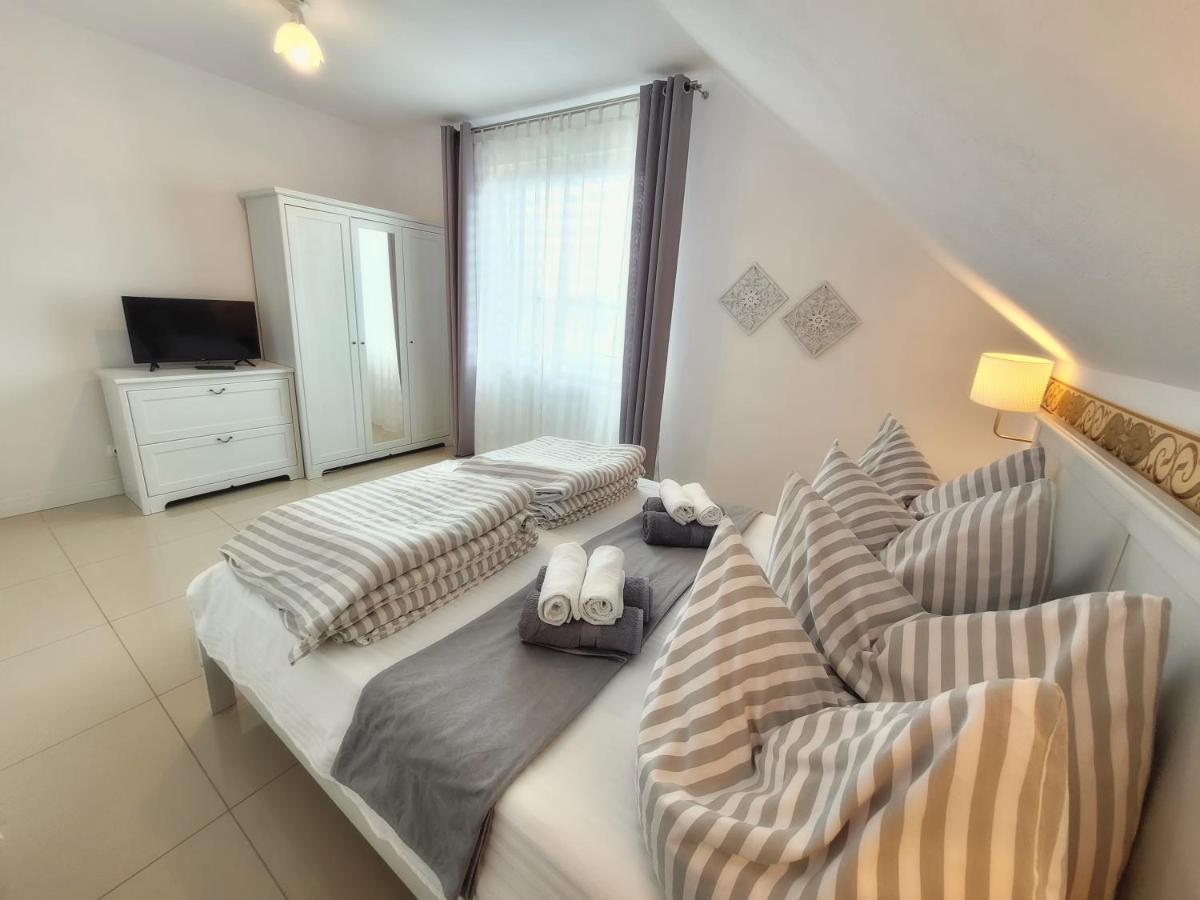 Iwona Pokoje Apartamenty 카르비아 외부 사진
